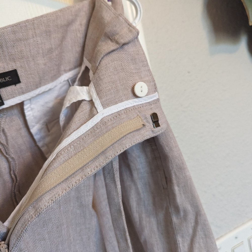 High Tie Waist | Baggy | Pleated | Khaki SHORTS | Banana Republic | 10 | EUC - Picture 8 of 11